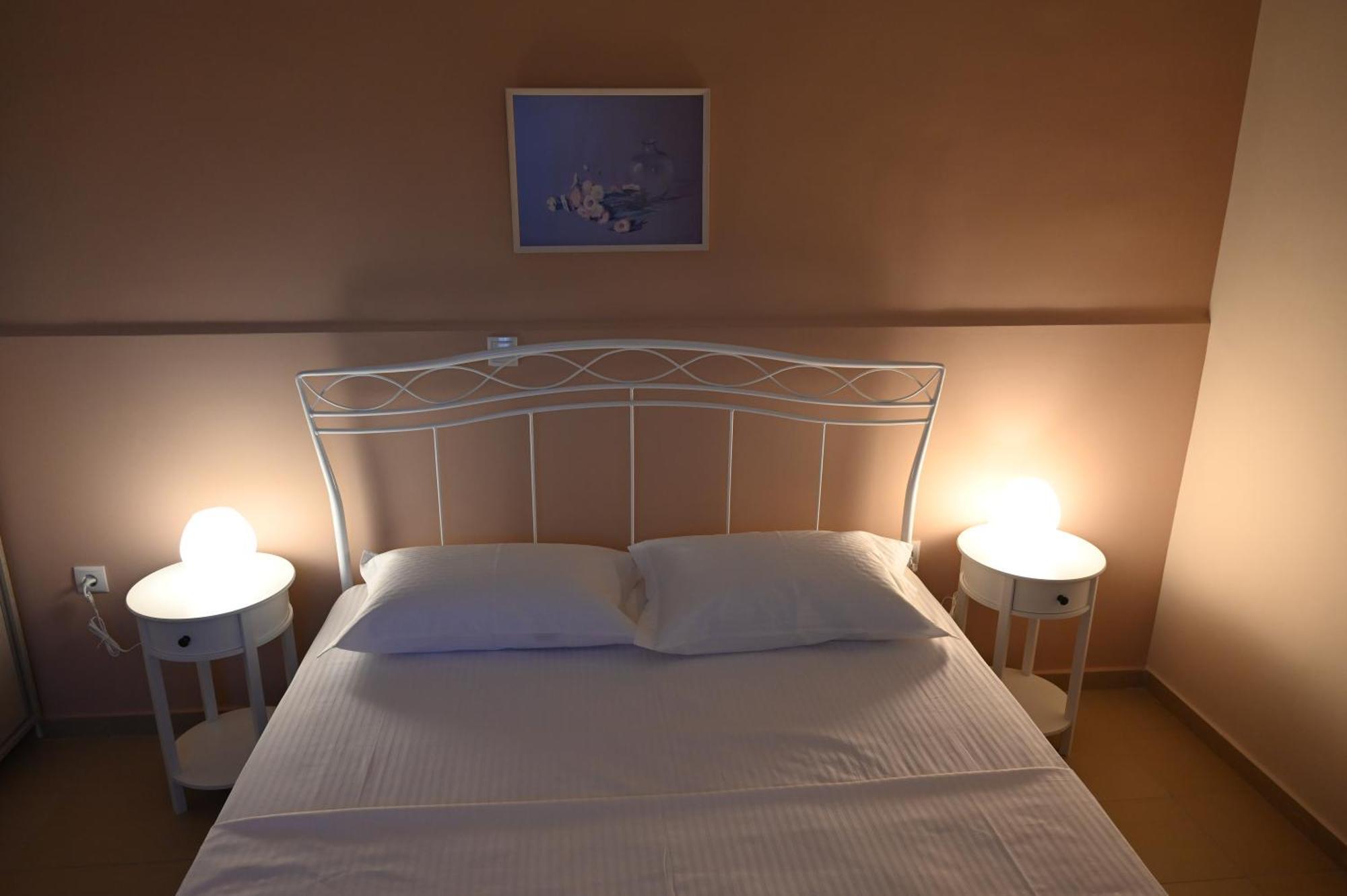 Evita'S Guesthouse Agia Marina Mikrolimanou Zewnętrze zdjęcie